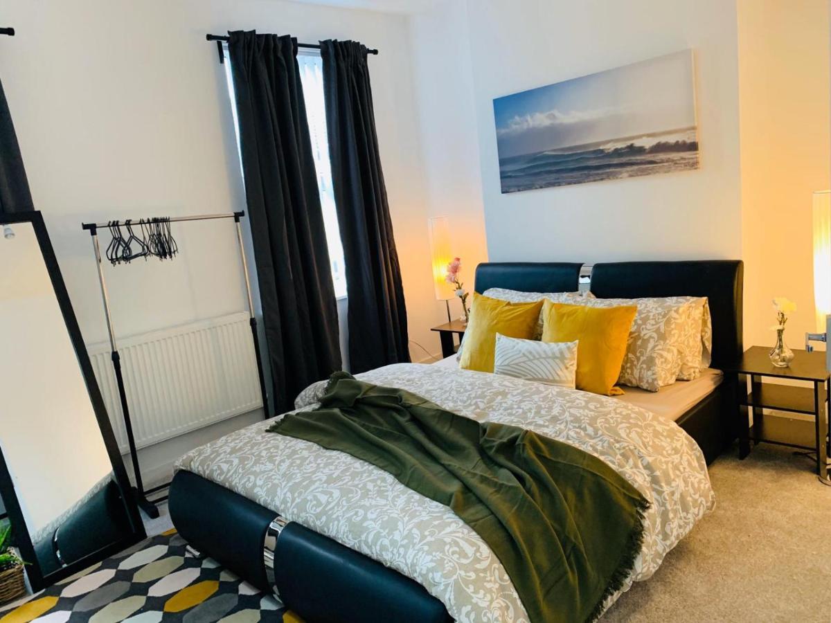 Stylish, Spacious & Luxurious Home - Parking Liverpool Buitenkant foto